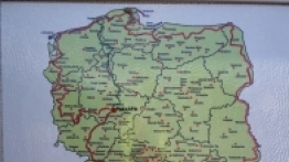 Podróżuje przez Polskę traktorem z przyczepą kempingową - zdjęcie 2
